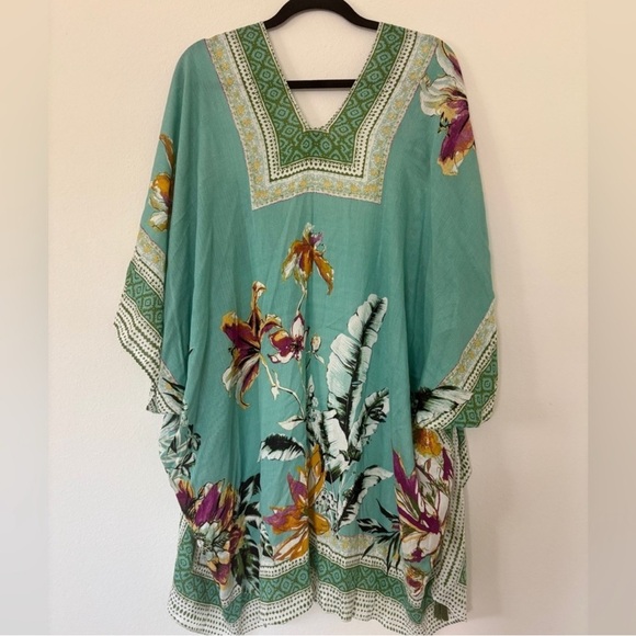 NWT Vince Camuto Tropical Bloom Topper Ruana Blue Floral Tassel Detail Cover Up - Picture 3 of 5